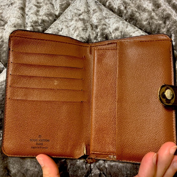 Louis Vuitton Wallet - Picture 3 of 7